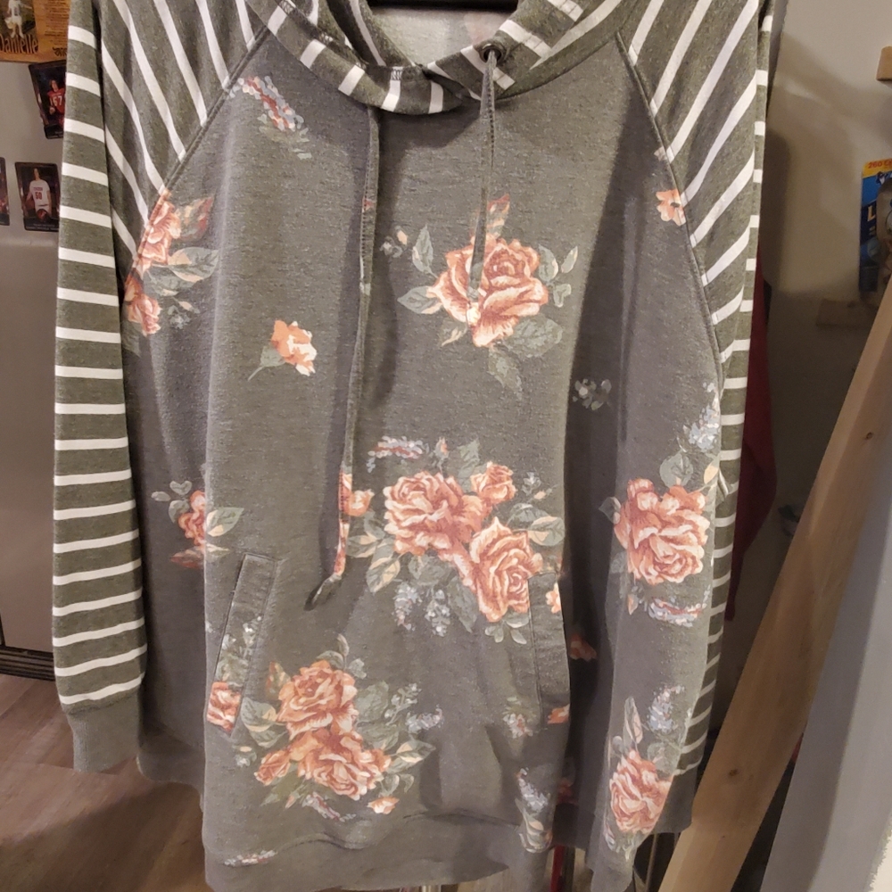 Maurices Hoodie size 3 Plus